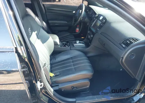 2015 Chrysler 300 300S z USA, uszkodzony, nr VIN 2C3CCABG0FH853608